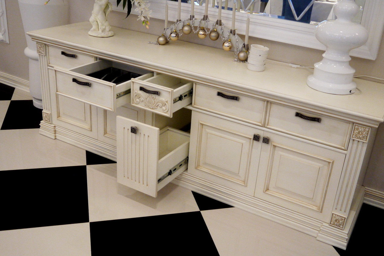 Комод. Ресторан